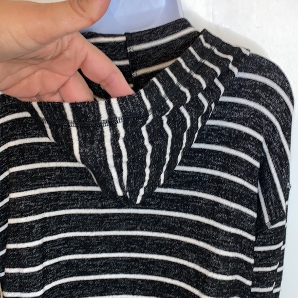 American Eagle Women's  Black & White Striped Hoodie Soft  Pullover - Picture 6 of 7